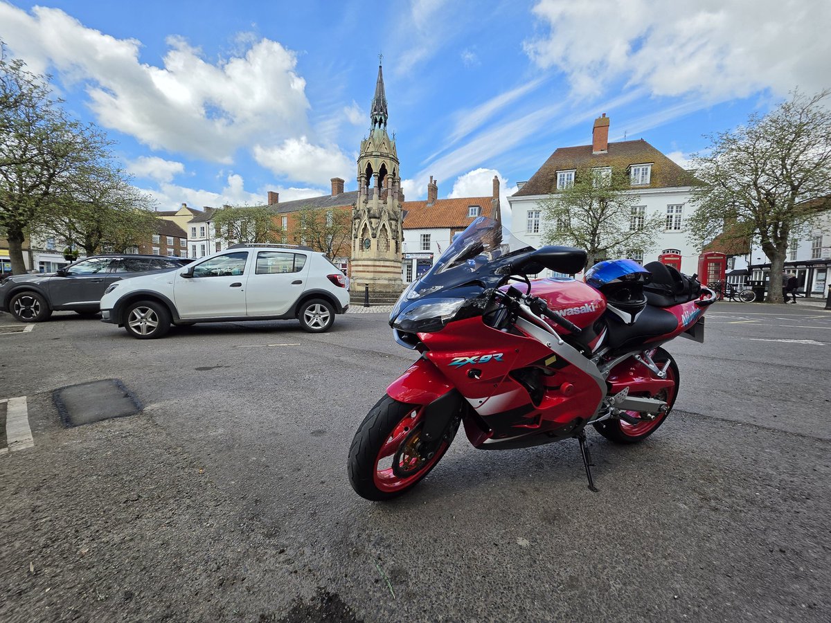 shaun7r's tweet image. A ride out to one of my favourite coffee stops ,Horncastle, the B1225 was on form today  #ZX9R #Kawasaki #Ninja