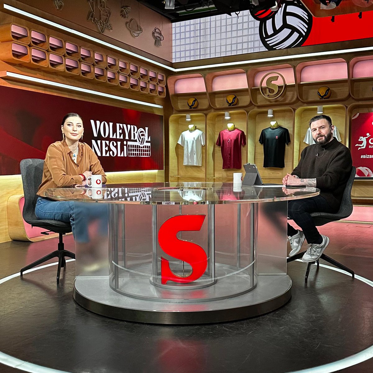 SocratesDergi's tweet image. 🏆 Şampiyon VakıfBank!
🟡⚫️ VakıfBank 3-1 Fenerbahçe Medicana 🟡🔵

Voleybol Nesli başladı!

İzlemek için 👉 youtube.com/live/yPV2abRuN…
 
@vodafonetr #BizBurdayız #Sponsor