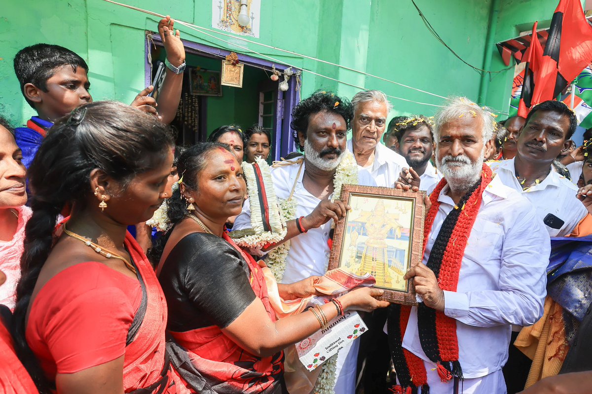 PKSekarbabu's tweet photo. துறைமுகம் சட்டமன்றத் தொகுதி வேட்பாளராகிய நான், வார்டு 55 மற்றும் 56 ஆகிய இரு வட்டங்களில் மதச்சார்பற்ற முற்போக்கு கூட்டணியினருடன் இணைந்து வீதி வீதியாகச் சென்று உதயசூரியன் சின்னத்திற்கு வாக்கு சேகரித்தோம். 

வாக்களிப்பீர் உதயசூரியன்!!! 🌅

#MkStalin #HattrickHarbour #SekarBabu #dmk
#ஸ்டாலின்_தொடரட்டும்_தமிழ்நாடு_வெல்லட்டும்