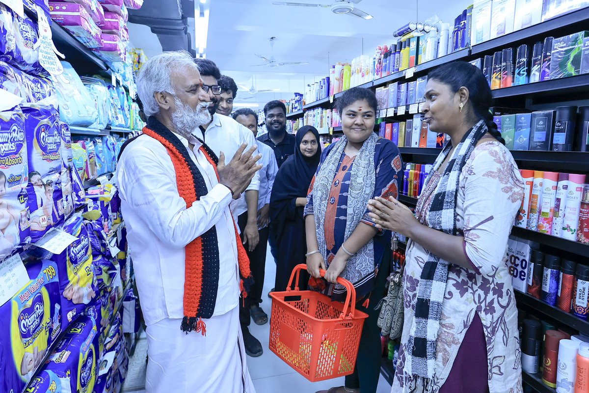 PKSekarbabu's tweet photo. துறைமுகம் சட்டமன்றத் தொகுதி வேட்பாளராகிய நான், வார்டு 55 மற்றும் 56 ஆகிய இரு வட்டங்களில் மதச்சார்பற்ற முற்போக்கு கூட்டணியினருடன் இணைந்து வீதி வீதியாகச் சென்று உதயசூரியன் சின்னத்திற்கு வாக்கு சேகரித்தோம். 

வாக்களிப்பீர் உதயசூரியன்!!! 🌅

#MkStalin #HattrickHarbour #SekarBabu #dmk
#ஸ்டாலின்_தொடரட்டும்_தமிழ்நாடு_வெல்லட்டும்