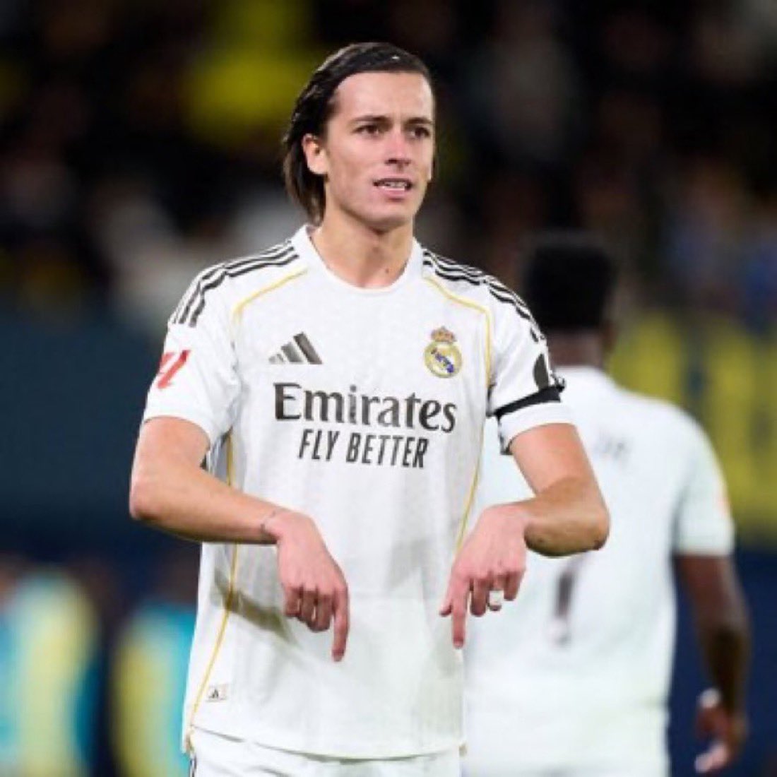 شـاهـيـن . tweet media