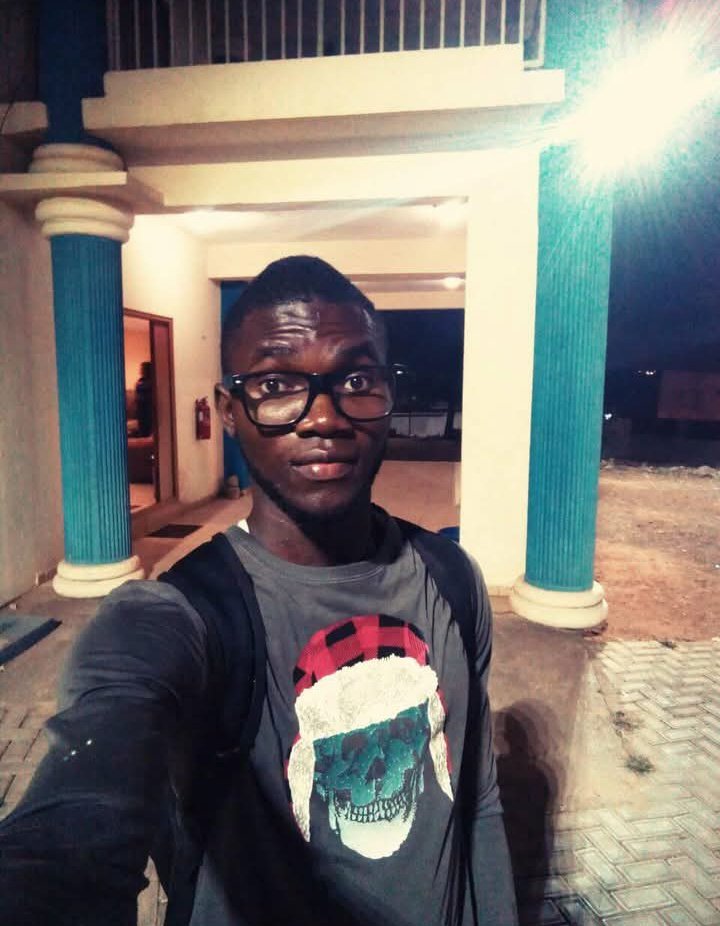 Enugu, 2018/2019 ish. 
Was doubling school with Electrical Maintenance works. 
This evening, we had waited all evening to get paid, since Boss insists on seeing us, to discuss first before Payment. 
Engr Oka Akamnaonu.
The Lord's Express Transport Company Enugu.
😅