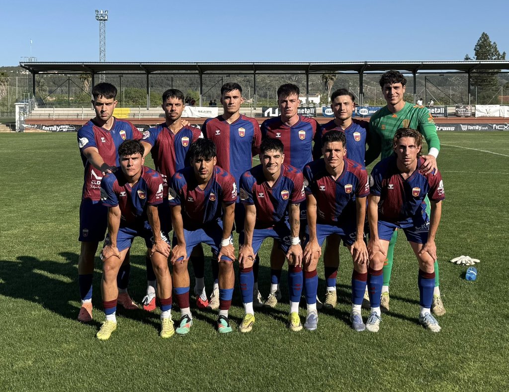 ElRecord's tweet image. #ELDENSE: Un gol de Cristian Amarillo en el 78 le dio la victoria al filial en el Cuatre Camins de Carcaixent: 0-1. 
EL ELDENSE B de Juan Andrés Giménez es  LÍDER con 60 puntos por 59 del Benidorm a dos partidos del final.  #lligacomunitat #Elda