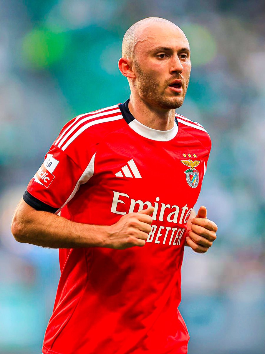 peloo_benfica's tweet photo. Juro, mas juro mesmo, que te amo mais do que tudo. Um autêntico treinador dentro de campo! 🌟🇳🇴😍 https://t.co/4oUVUB6wVH