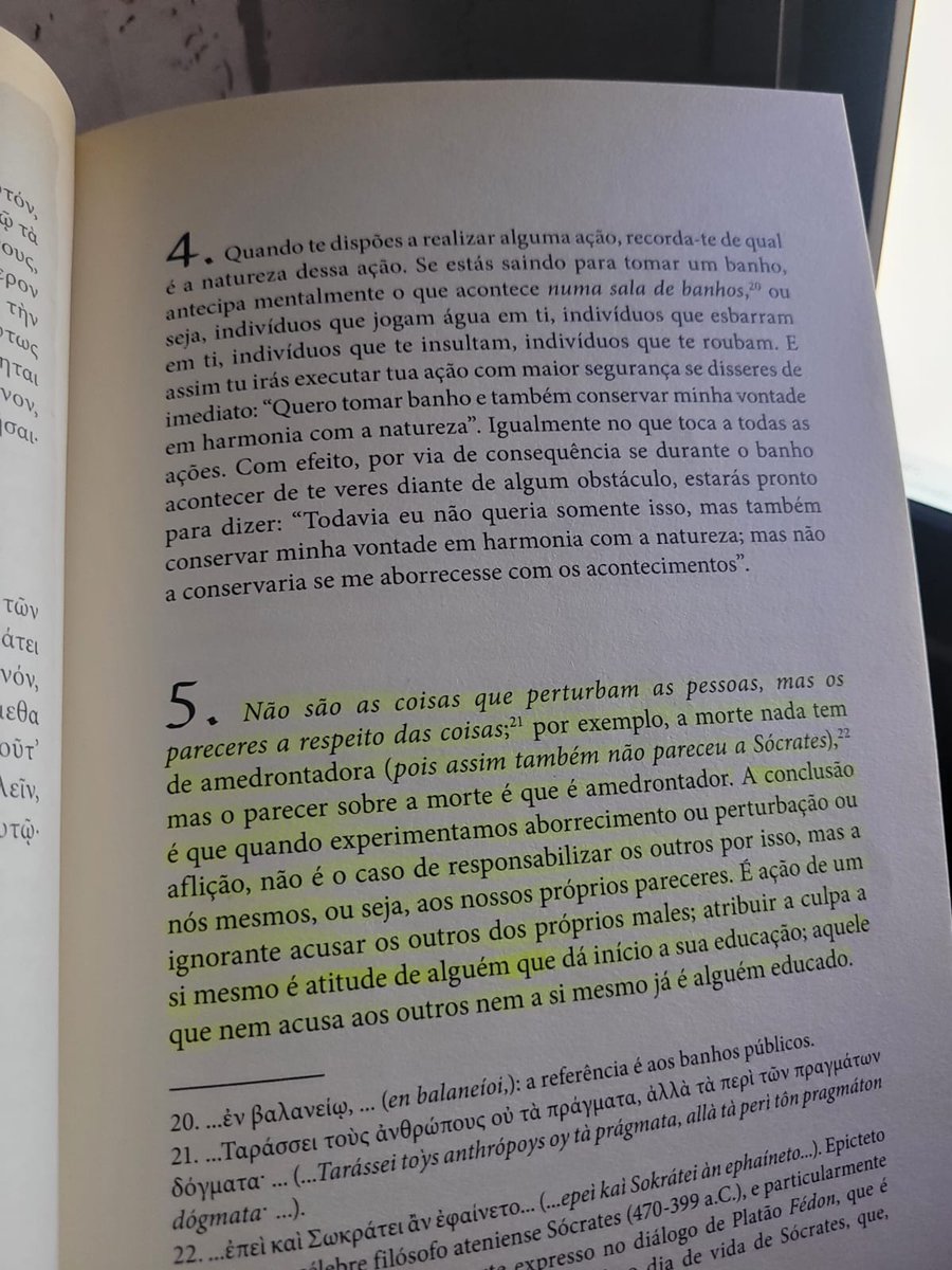 "Não são as coisas que perturbam as pessoas, mas os pareceres a respeito das coisas"

Um dos meus livros favoritos - Manuel de Epicteto 📖

E essa frase fez uma diferença muito grande em minha vida, tanto no lado profissional, espiritual e na maneira como convivemos com as