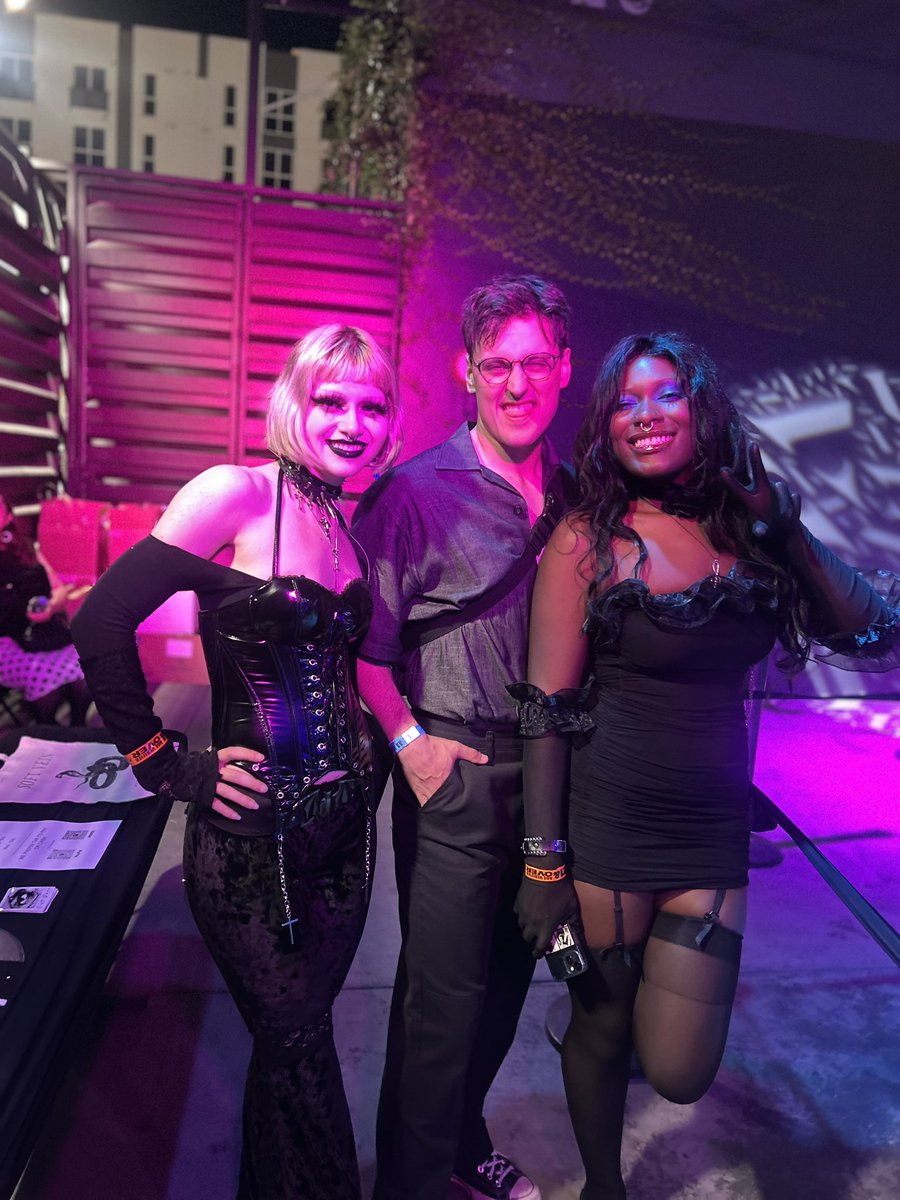 lark 🦇🦷🫀🪲 tweet media