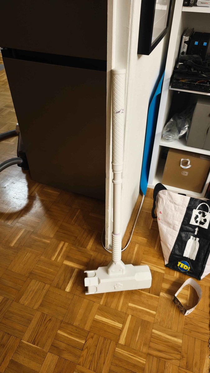 conalocsc1's tweet image. Thank you very much for joining yet again!

We made the hammer with the parts printed on Monday, and even pre-painted the badges. We're getting there already.

All in a nights work. And as always, stay healthy. :)

#twitch #smallstreamer #crafting