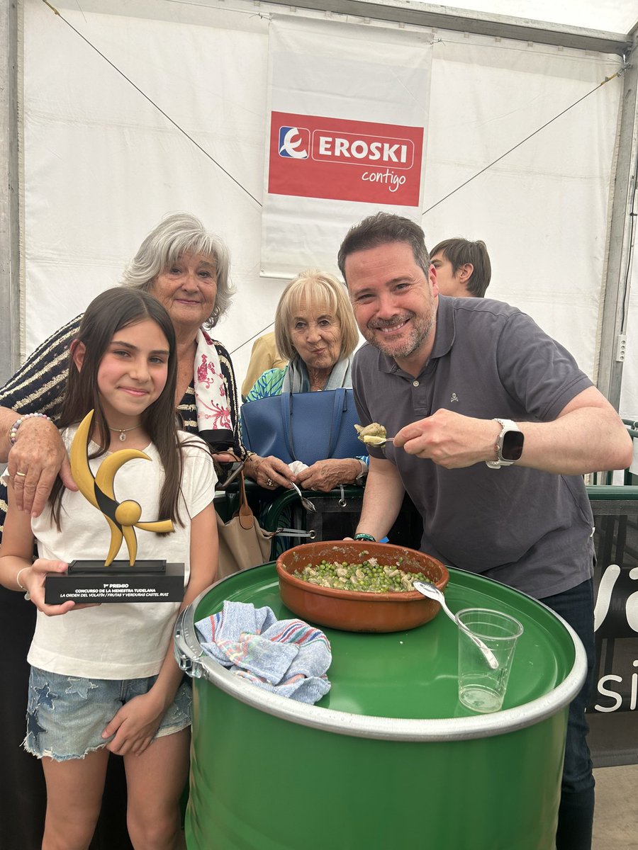 alextoquero's tweet photo. Concurso de #menestras de #Tudela. Enhorabuena a los vencedores, premiados y gracias a todos los participantes. Bonito día. Seguimos. @FiestasVerdura @AytoTudela @LaOrdenVolatin #tudelacapitaldelaverdura #verdura https://t.co/08883YXKS8