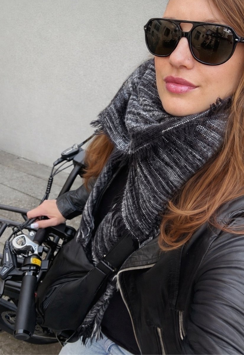 Lady Lux Noir tweet media