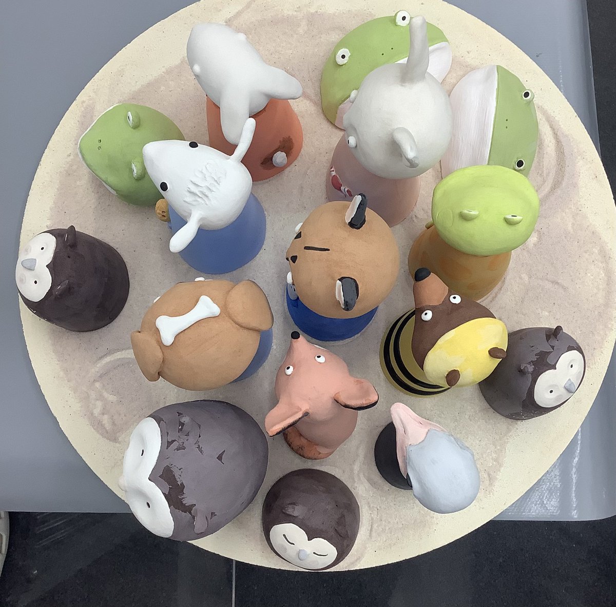 MidoriTakaki's tweet image. I have just loaded the kiln for a glaze firing. I am exhausted. It was a looong day. Most went in but not all. My head is exploding and my body aches all over.
Now shower and do nothing is my plan tonight. 
#ceramics
