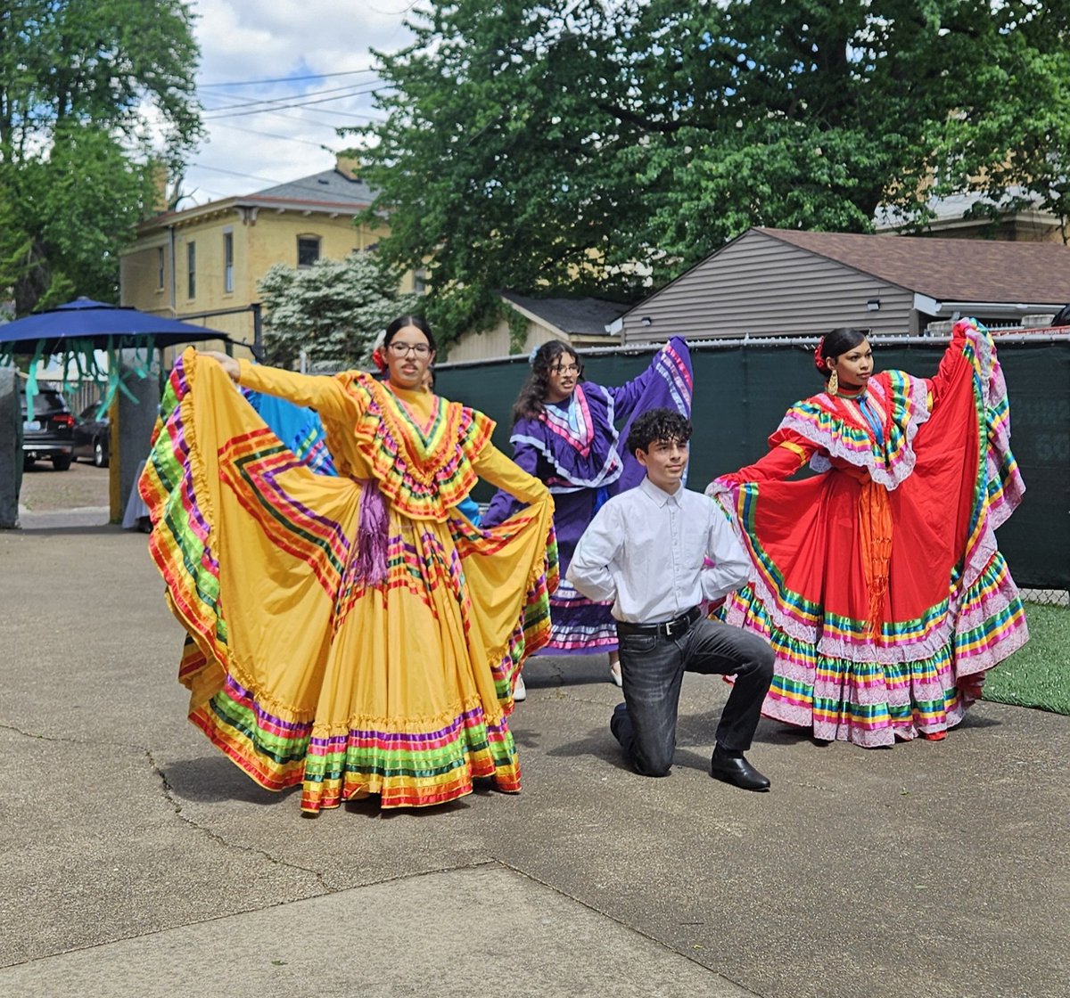 jcpsls's tweet photo. 🌟💜 Grateful to join La Casita Center in celebrating Día de lxs Niñxs. Languages and cultures make our community stronger 🎉🌍
#EquityThroughLanguageAccess @DrJillHandley
@JCPSAsstSuptASP
@JCPSKY https://t.co/tp37K7fRUu