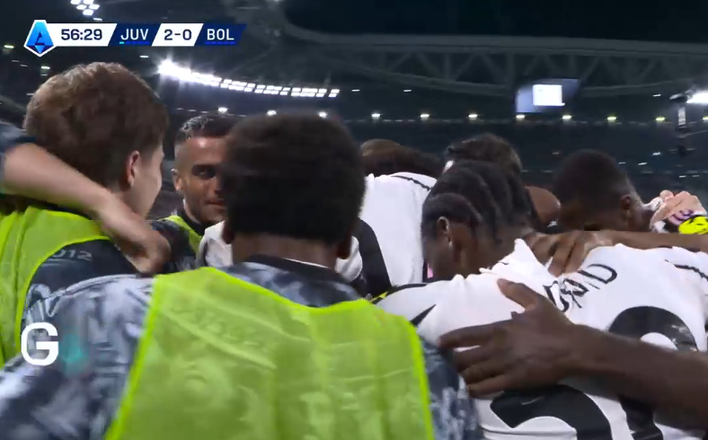 GiuseLatorraca2's tweet image. Ma quanto è affiatato il gruppo? #juvebologna 2-0 #juventusbologna #forzaJuve