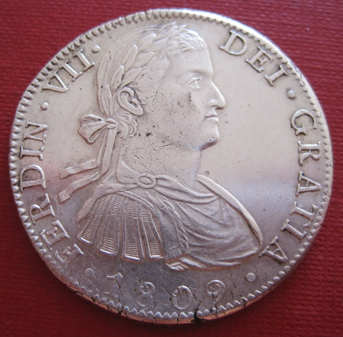 dracma76's tweet image. La moneda del día 8 reales acuñados en 1802 a nombre de Fernando VII.
Ceca: México.
Peso: 26,86g
Diámetro: 39mm.
Anverso: FERDIN·VII·DEI·GRATIA·1809·
Reverso: HISPAN·ET IND·REX·M·8 R·T·H·.
#numismatics #monedas #Coins #numismatica #silver