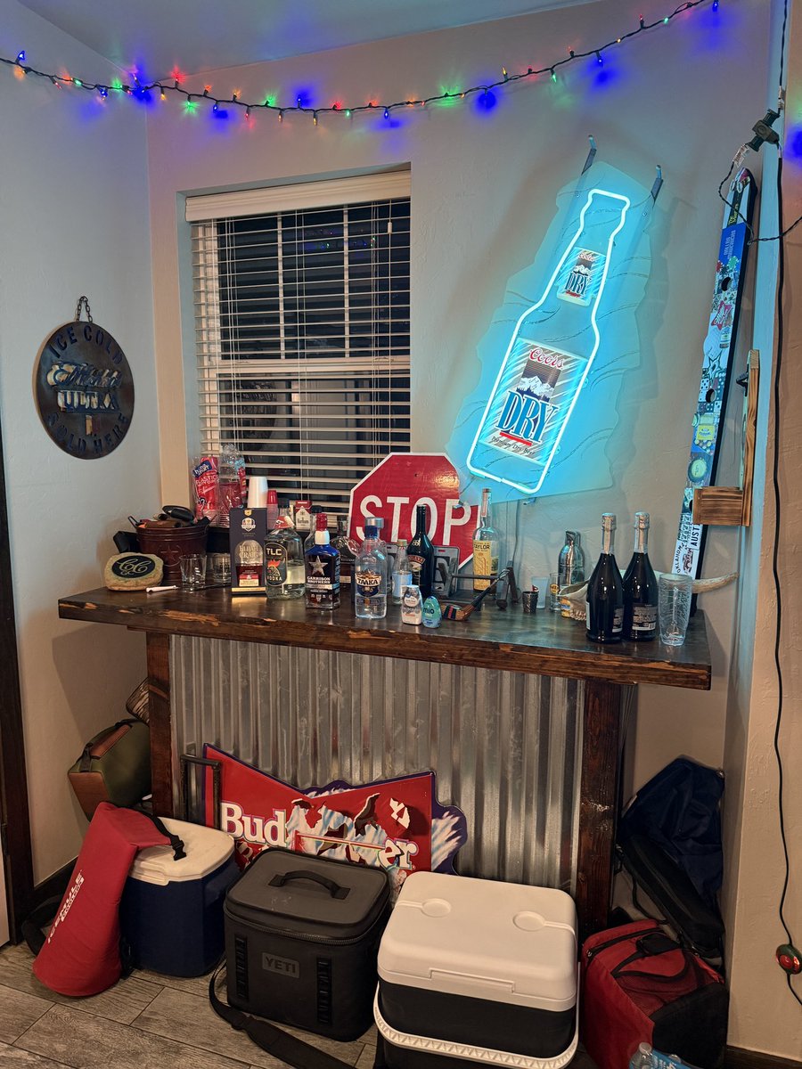 Nbdydoitlikesnu's tweet image. Sunday evening bar doxx #essentials