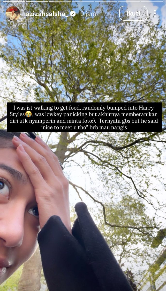 kamarlintang's tweet photo. Azizah Salsha atau Zize ditolak saat minta foto bareng Harry Styles,

Zize ceritanya lagi jalan nyari makan. Eh, gak sengaja ketemu Harry & mencoba minta foto bareng,

Zize nulis, "I was jst walking to get food, randomly bumped into Harry Styles, was lowkey panicking but akhirnya memberanikan diri utk nyamperin and minta foto:). Ternyata gbs but he said 'nice to meet u tho' brb mau nangis."