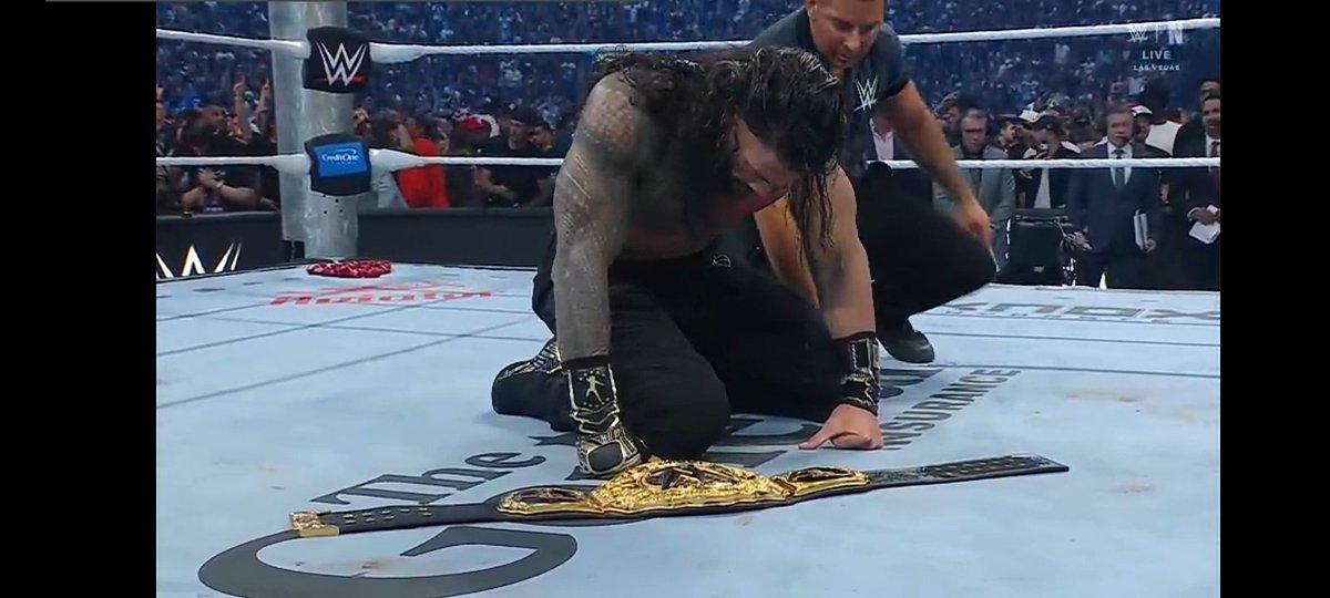 Karanstrike__'s tweet photo. Roman Wins The World Heavyweight Championship 🏆... 
. 
. 
. 
. 
CM Punk Is True Warrior ☝🏻 https://t.co/GZPrsxzQt7