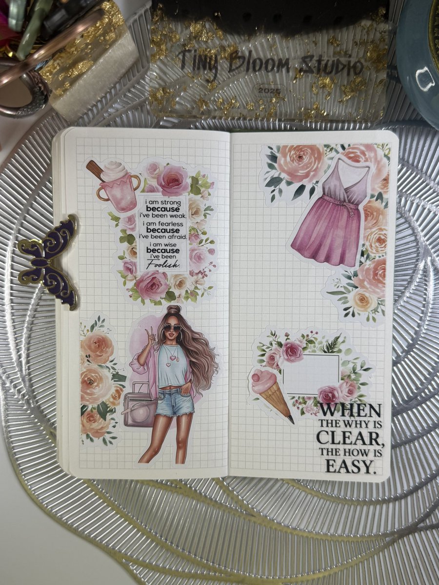 passionejournal's tweet image. 📔✂️ Tiny Bloom Studio 🌷
— Where creativity blooms with calm ✨

#scrapbook #scrapbooking #journal #journaling #journalwithme