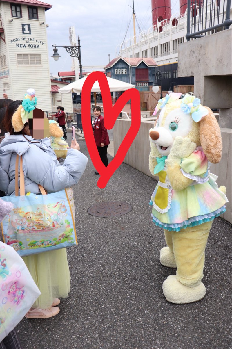 tacyan1228's tweet photo. 3/19備忘録
今年3回目のディズニー
カラハピ最終日できちんとダフフレにまみれてた、あとワンフレはいつ見ても心が暖かくなるのでダッフィーが言ってることは正しい。 https://t.co/yFuXDRFnwg