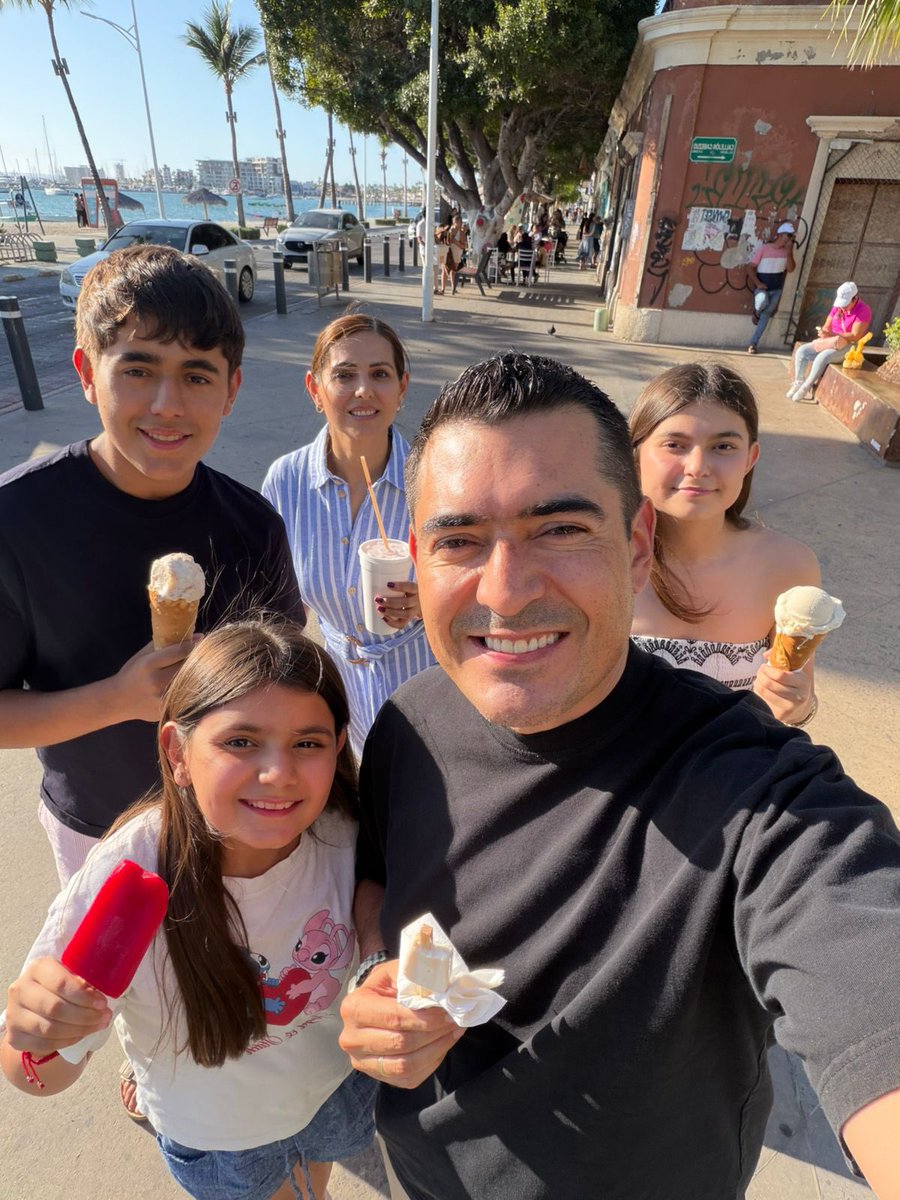 RigoMaresA's tweet image. Dominguito a gusto en familia 💙🍦
#DomingoFamiliar
