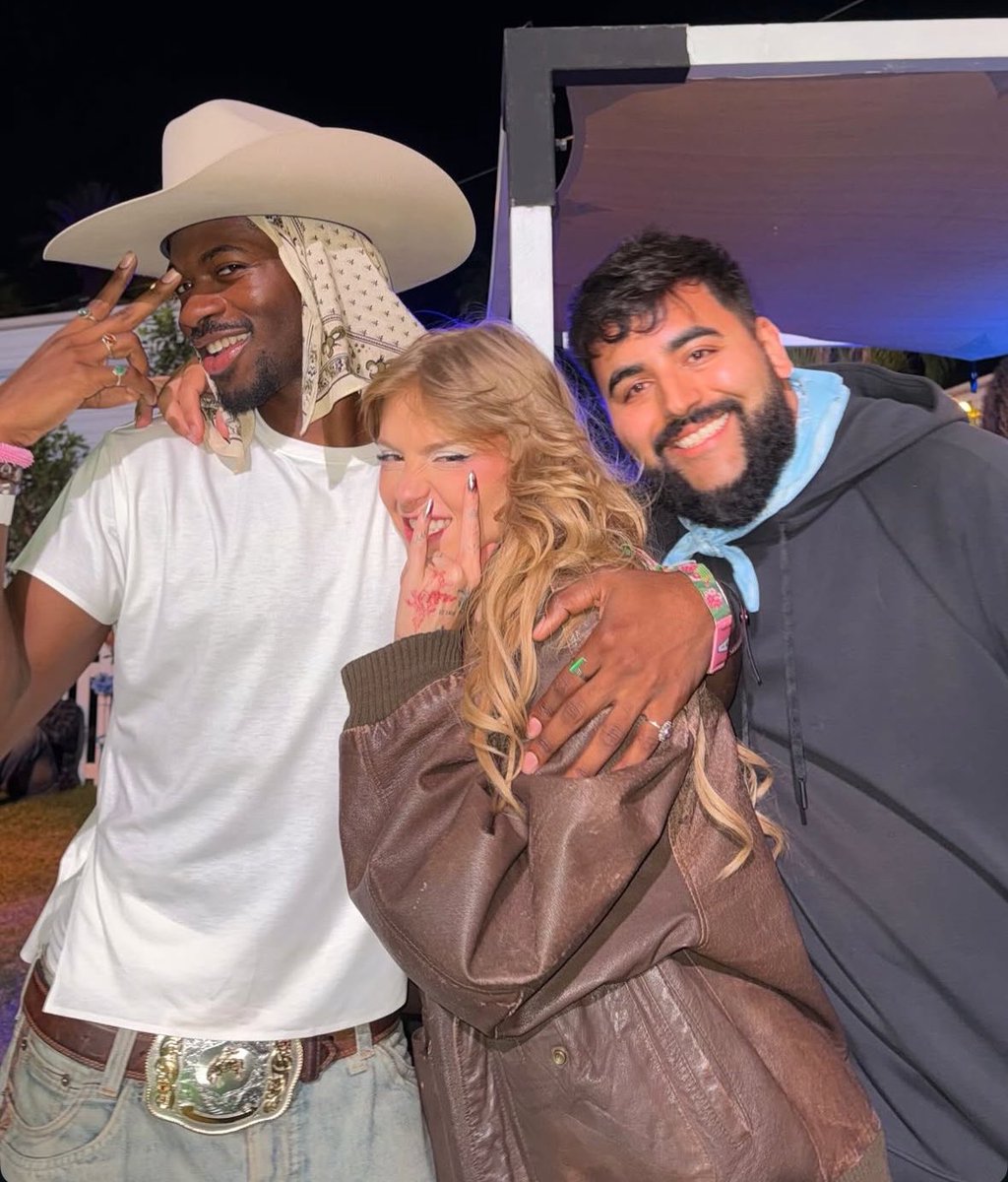 Luísa Sonza ao lado de Lil Nas X e Roy Lenzo.