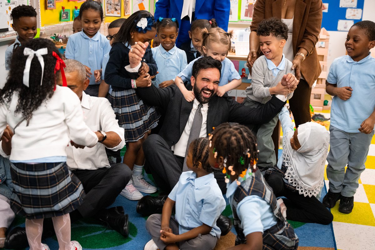BizRepublicNews's tweet image. Former President @BarackObama met for the first time on Saturday with #NewYork Mayor @ZohranKMamdani at a childcare center in the South Bronx, where they read to preschoolers and led a singalong. Obama and Mamdani did not take questions after reading... tinyurl.com/42k4szy7