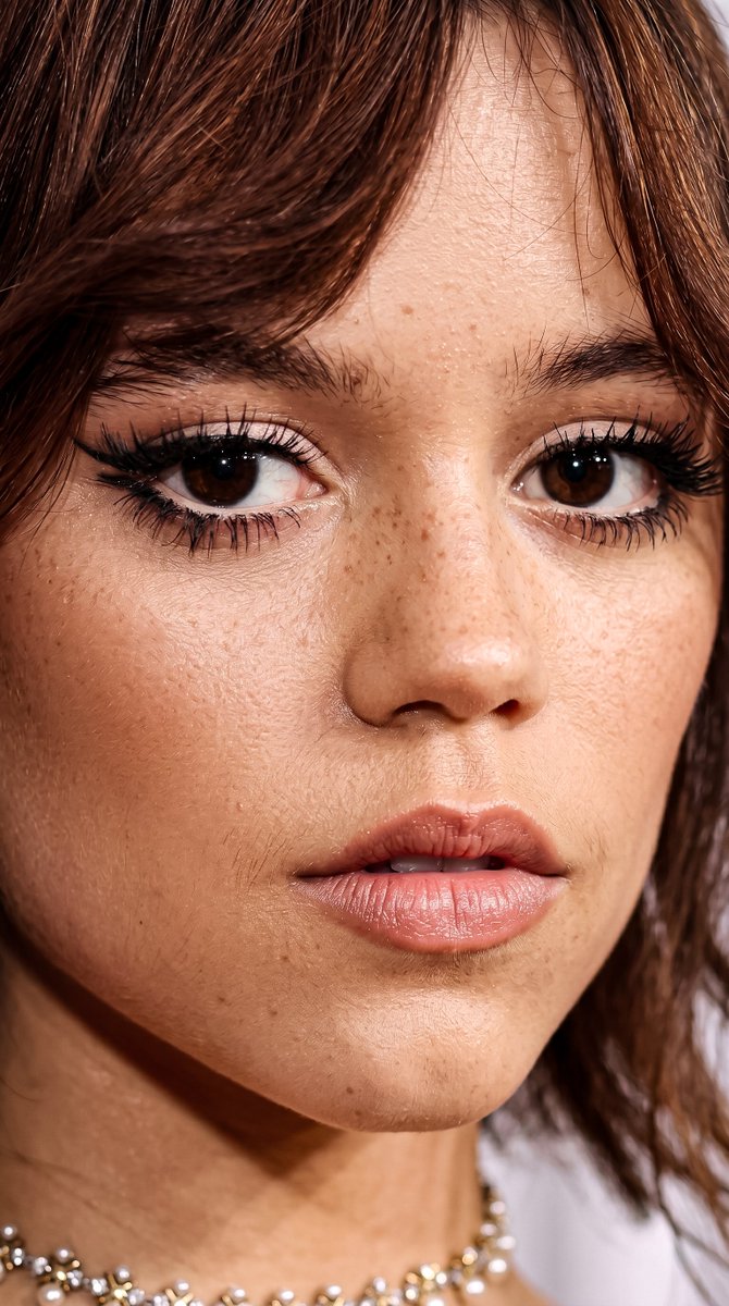 UHQ_TWEETS's tweet photo. Jenna Ortega 🤎✨ https://t.co/Ku2rMJOiJF