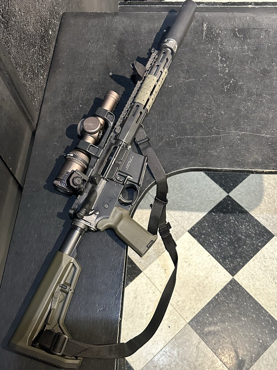 GunsAndAmmoMag's tweet image. A Well-Dressed AR-15: @BravoCompanyUSA Recce-16 with MCMR handguard, @VortexOptics Razor HD, @VikingTactics sling, @DueckDefense offset back-up sights, and @SureFireLLC SOCOM-556 #suppressor and Scout light with high-output Turbo LED. #AR15