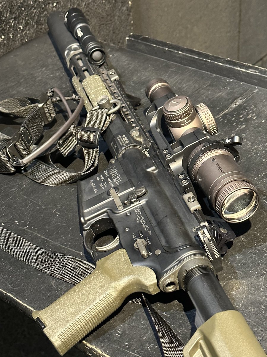 GunsAndAmmoMag's tweet image. A Well-Dressed AR-15: @BravoCompanyUSA Recce-16 with MCMR handguard, @VortexOptics Razor HD, @VikingTactics sling, @DueckDefense offset back-up sights, and @SureFireLLC SOCOM-556 #suppressor and Scout light with high-output Turbo LED. #AR15