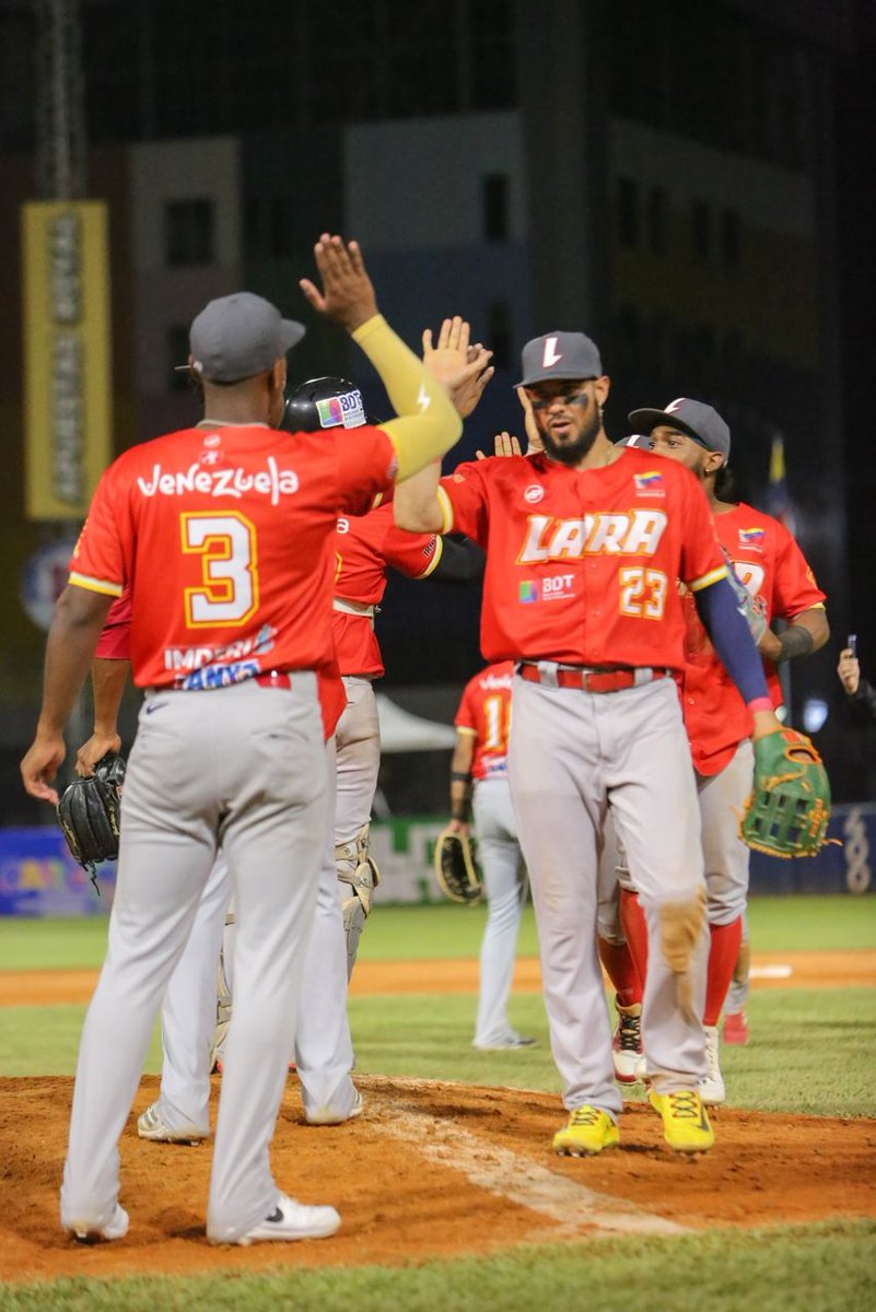 ⚾ 🇻🇪

 <a href="/guerreroslara/">Guerreros de Lara B.B.C</a> Cerraron de gran forma el primer fin de semana de campeonato al sumar su segunda victoria, luego de vencer por la vía de la misericordia (nocaut) 
a los Samanes de Aragua en Maracay con pizarra de 11x0.

(Prensa <a href="/guerreroslara/">Guerreros de Lara B.B.C</a> )