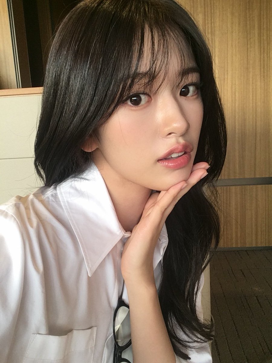 YJ ent• tweet media