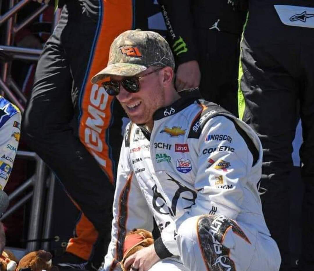 JakeValasek's tweet photo. It's been really exciting to watch @NASCAR this year! All this success couldn't happen to a nicer guy!! @TylerReddick @23XIRacing 

Never Give Up! https://t.co/r1BnKyRq3f