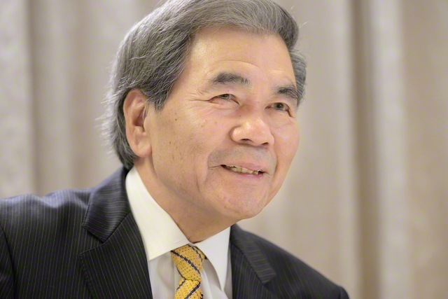 「震災時の公明党の対応には感銘を受けた。メディアが来ないような時期でも、毎週、毎月のように何カ月も熊本に足を運び、地方議員と連携して現場の声に沿った対策を進めてくれた。『誰一人取り残さない』との姿勢で声を聴き続けたのは公明党だけだった」

蒲島郁夫 前知事（熊本県）