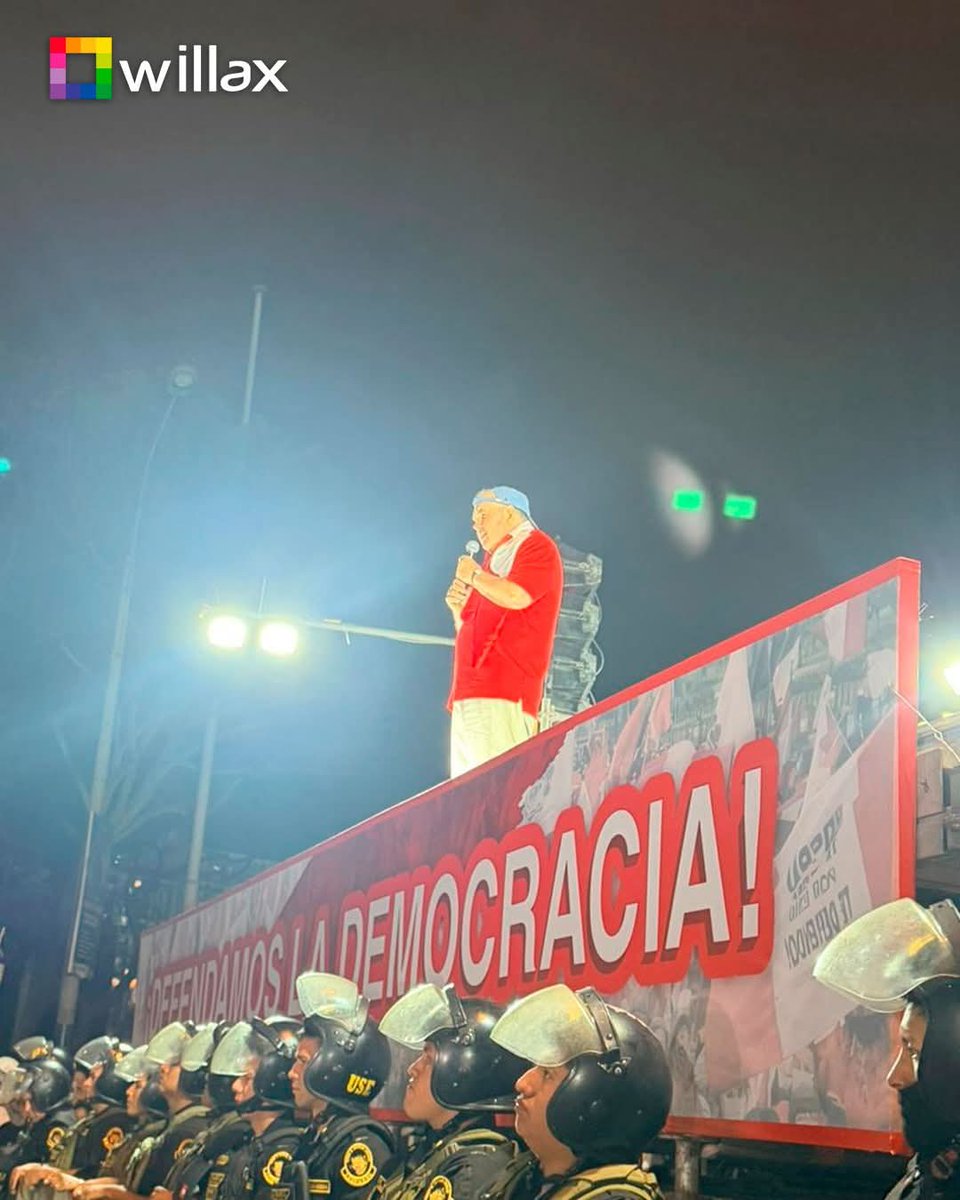 Enorme concentración por la democracia