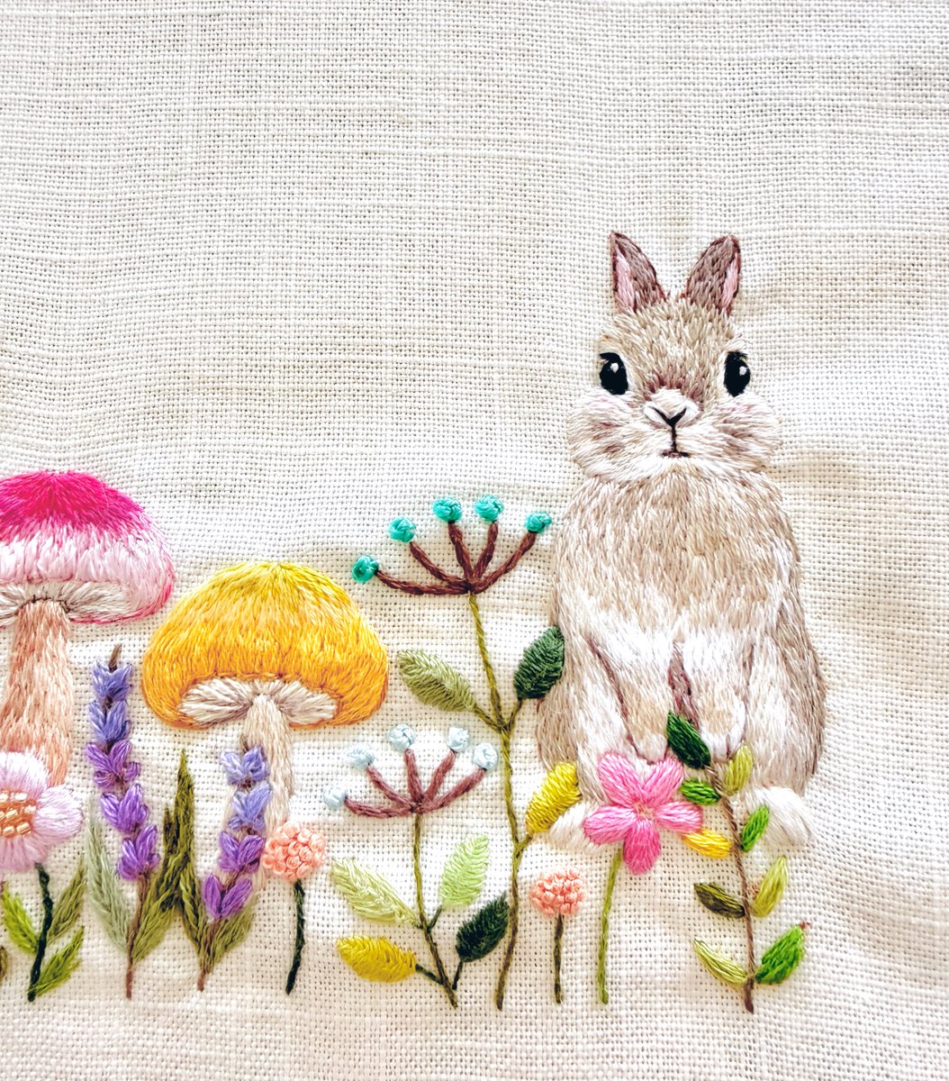 おはようございます☀ 今週もよろしくお願いします🐇 #刺繍好きさんと