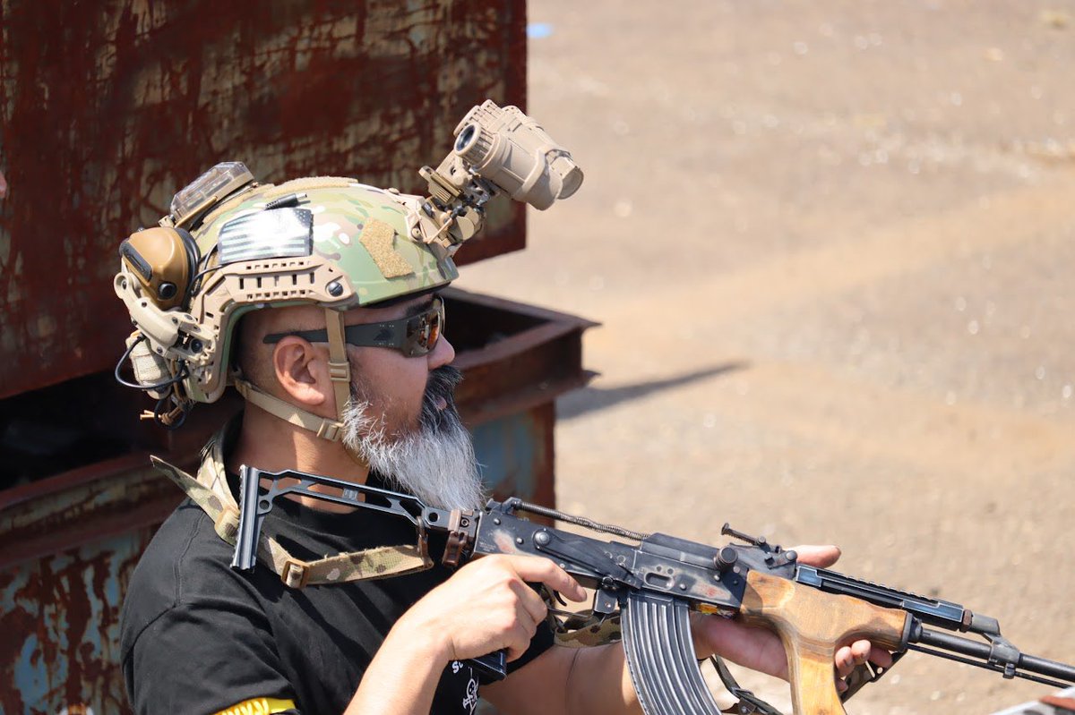 泥番長 tweet media