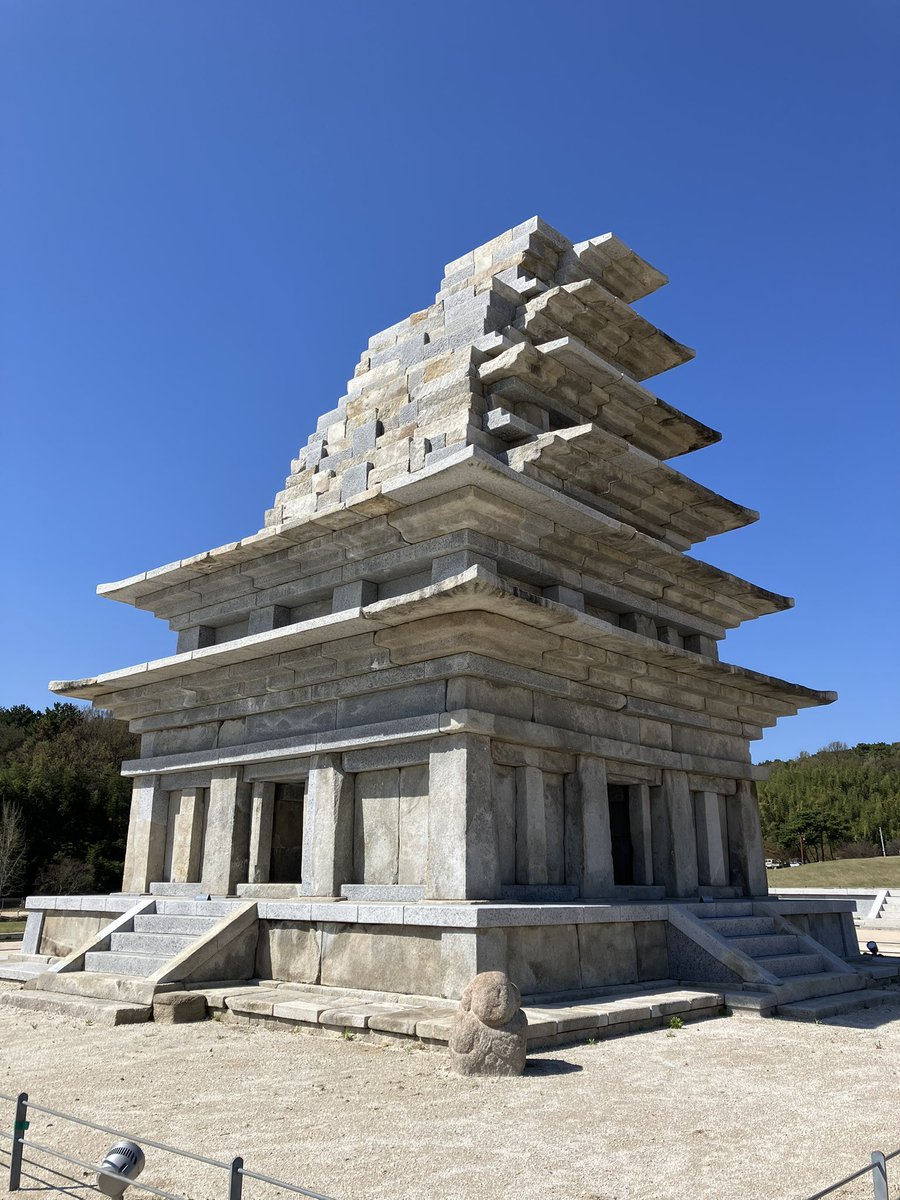 Devi_anth tweet media
