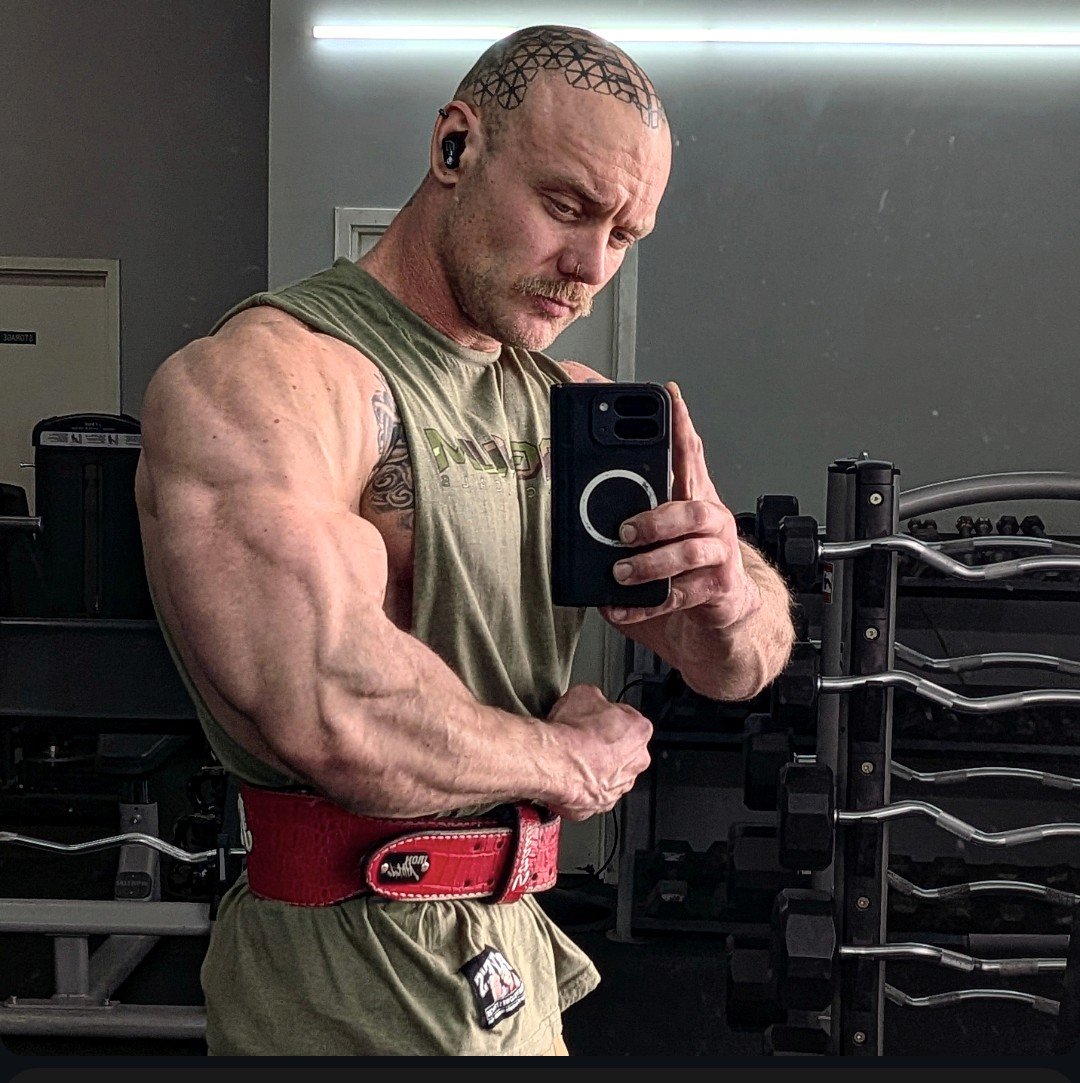 Straubalicious_'s tweet photo. Barely use X. Only offer custom vids. hit me on IG. Same handle as my X. straubalicious 
 #customvids #juiced #jacked #pump #workout #big #bigarms #guyswithtattoos https://t.co/vJl8yVytvw