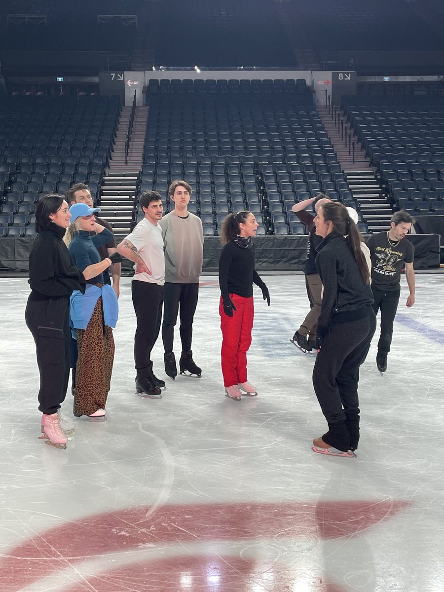 Stars on Ice tweet media