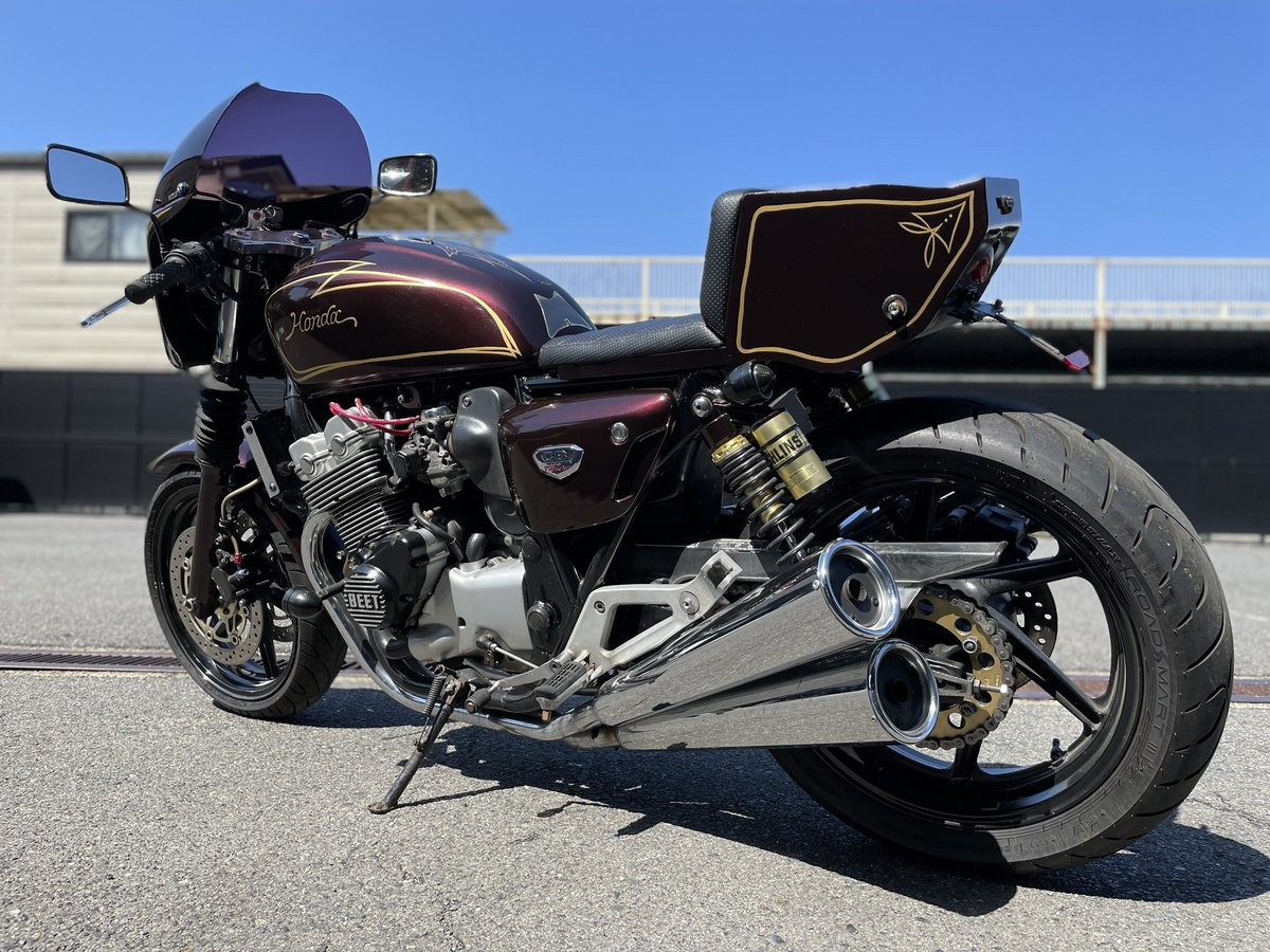 kyoto_specm's tweet photo. 週末、いいお天気でツーリングの方も多かったですね🏍️

SPEC-Mは通常日曜日は定休日ですが、毎月第4日曜は営業しております🙋🏻‍♂️
4月26日（日）は営業しておりますので、現車確認等ございましたらご予約ください！
店内に陳列しているバイクを見るだけでしたら、ご予約は不要です👌

#specm #中古バイク https://t.co/f9hpfJqVzT