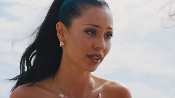 encantada com esse episódio de euphoria começando focado na maddy 

o face card dessa mulher é surreal