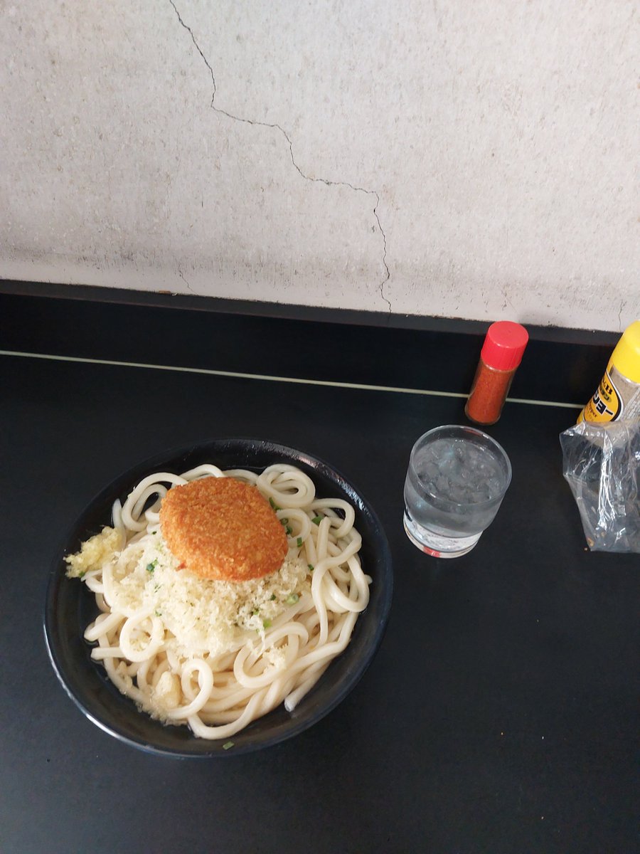 へんりー tweet media