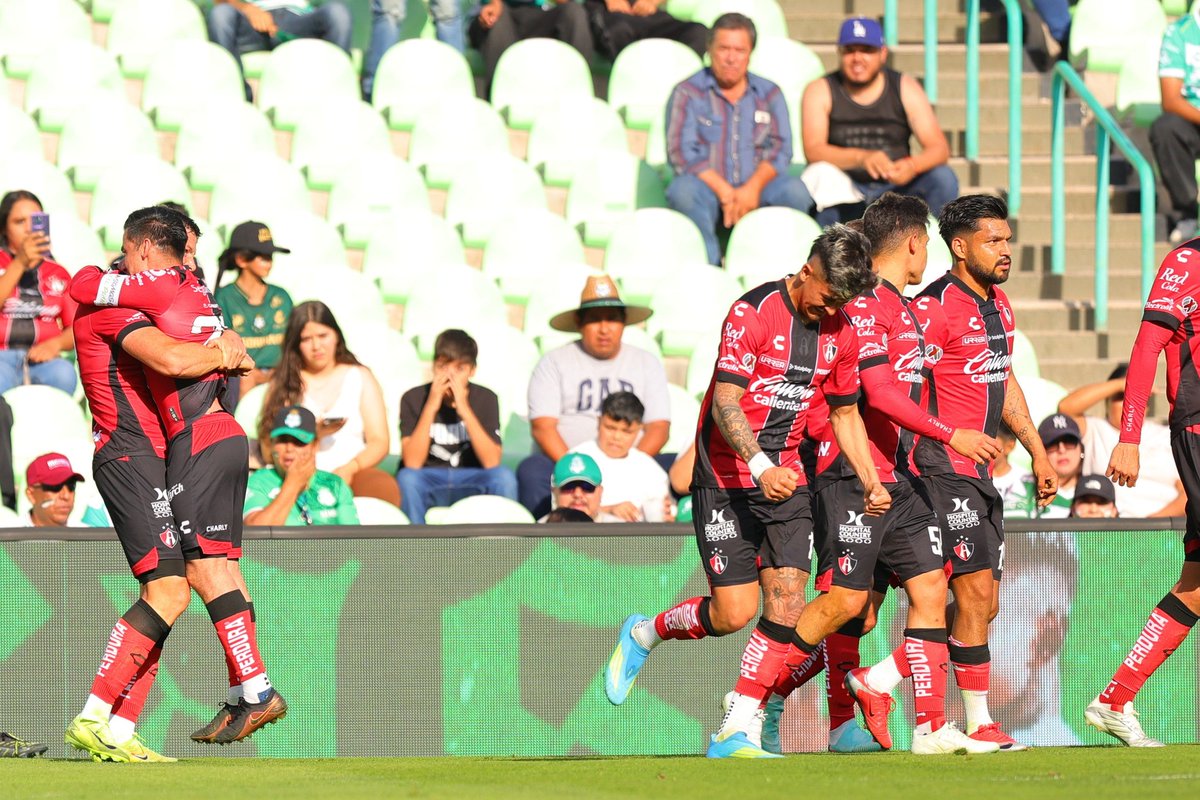 minuto90__'s tweet photo. Tras la victoria de Atlas sobre Santos por 0-1, Rayados quedó prácticamente eliminado de la liguilla del fútbol mexicano.

Por otro lado, Tigres baja al noveno puesto y se estuvieran jugando el pase a la fiesta grande en el siguiente encuentro donde ambos se enfrentarán. https://t.co/t26FFn0ZK4