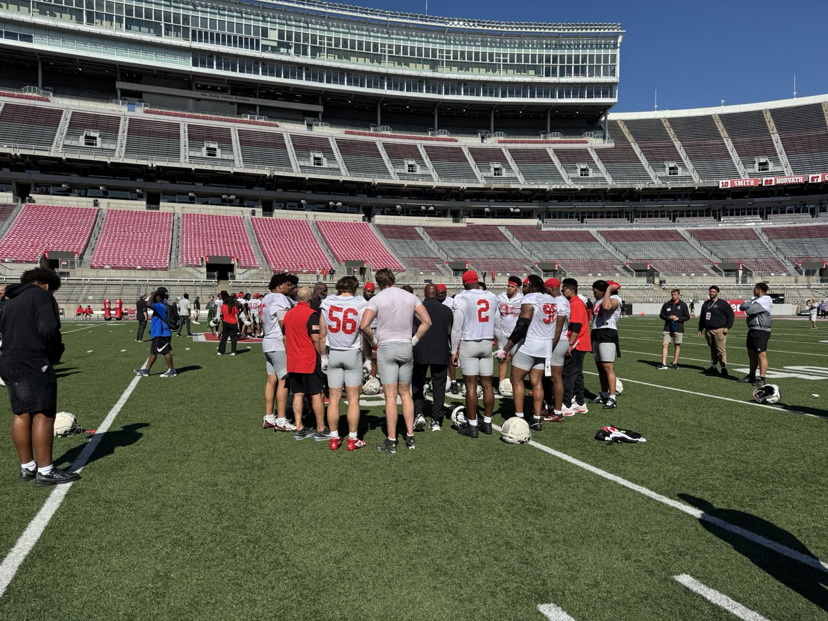 SpearsJacob's tweet photo. @R2X_Rushmen1 thank for the book recommendation; my wife let me jump on that.  Just got back to VA from the clinic, visiting family, and enjoying the spring game.  This clinic was the absolute best yet!  Thank you!  #coachingfraternity #Linemenpride #GoBucks https://t.co/MNrpg91Tur