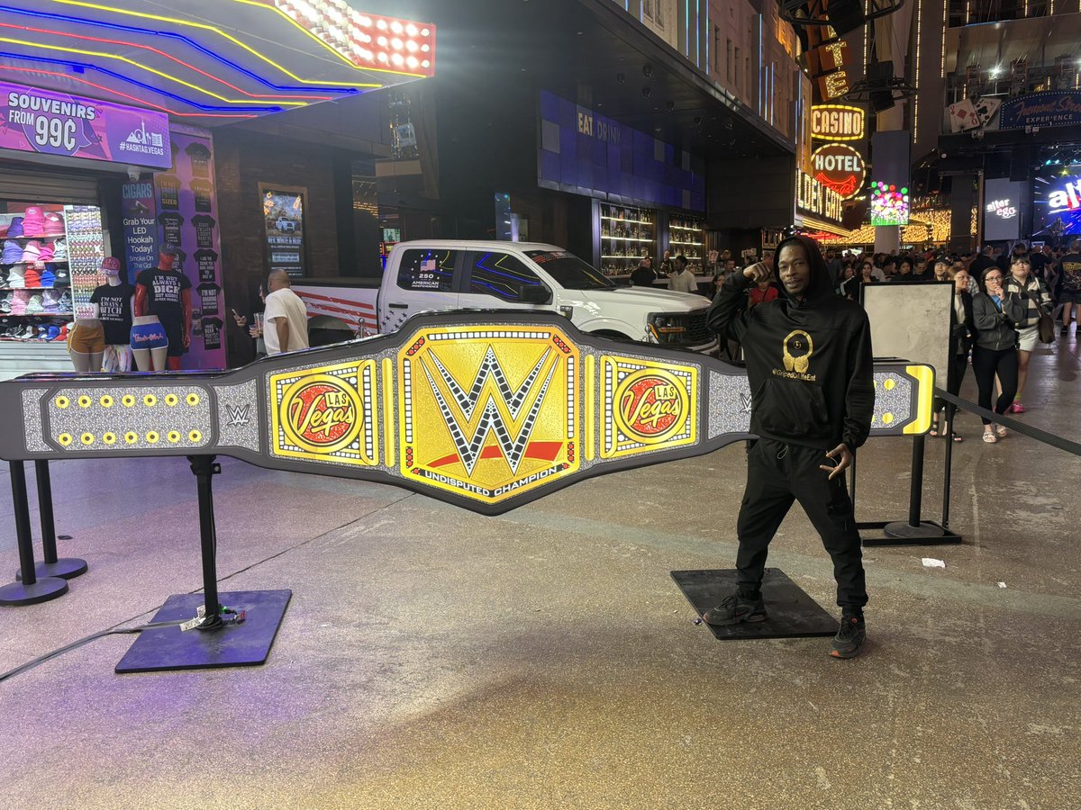 TonyMFHall's tweet photo. #WrestleMania https://t.co/O6gWI94WSQ