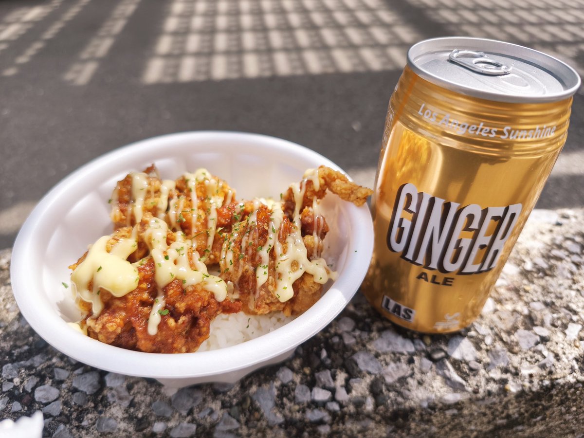 cyber_yutopia's tweet photo. 昨日はシュッシュ・ポップさん(@chouchou_okachi ) でからあげ丼食べてきたよ✨
すっごいジューシーで美味しかった😋
毎週土日に大井競馬場のフリマ内に出店しているのでまた食べに行こっと😆

そしてシュッシュポップの看板娘でもある、ひーちゃんの日舞の応援！
お姫様〜😍
踊りも優雅で素敵でした😊 https://t.co/jCMcWYYwrJ
