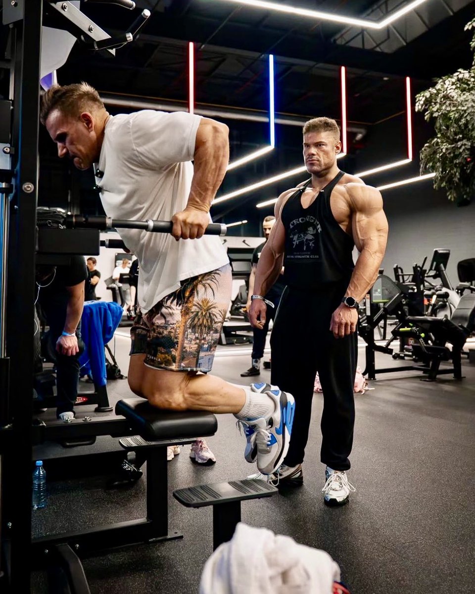 mrojaycutler's tweet image. You train hard, then you appreciate the art of it. #bodybuilding