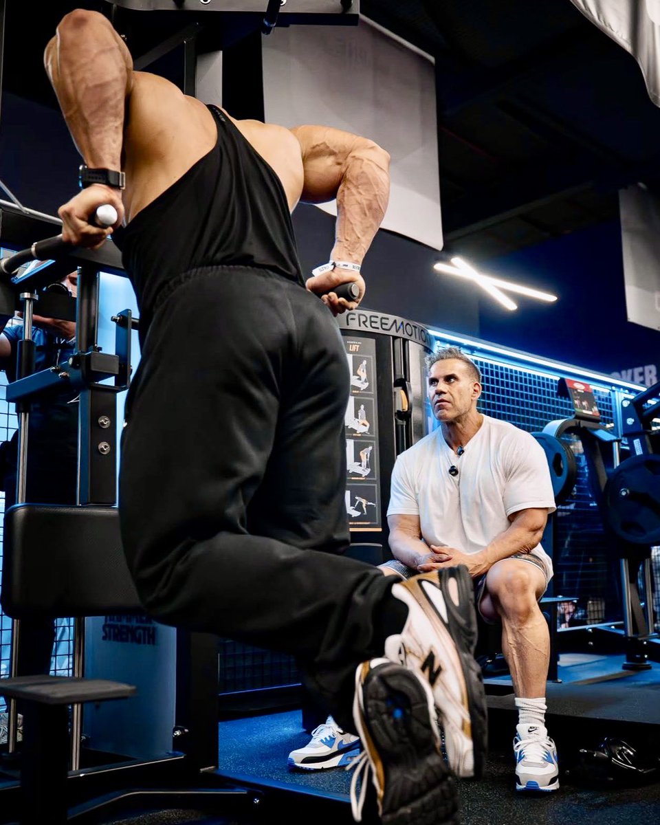 mrojaycutler's tweet image. You train hard, then you appreciate the art of it. #bodybuilding