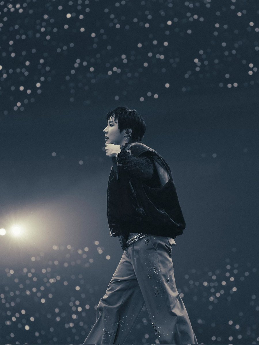 sweetkthland's tweet image. — ¡Actualización de j-hope (•uarmyhope•) en Instagram! 📸

🐿️: BTS WORLD TOUR 'ARIRANG'. TOKYO
🎵: BTS • Into the sun 
📍: Tokyo Dome

↓ (1/3)

#JHOPE #HOSEOK #uarmyhope