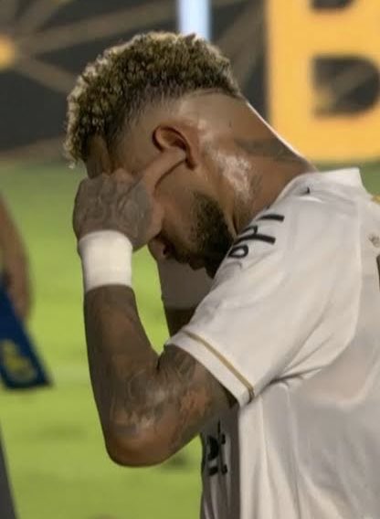 O maior sacrifício que o Neymar fez na carreira dele foi voltar pra esse Santos.
Podemos dizer que ele abriu mão de uma Copa do Mundo por esse time.
Eu não tenho dúvidas que se ele tivesse voltado pro Flamengo, estaria num hype absurdo e aclamado.