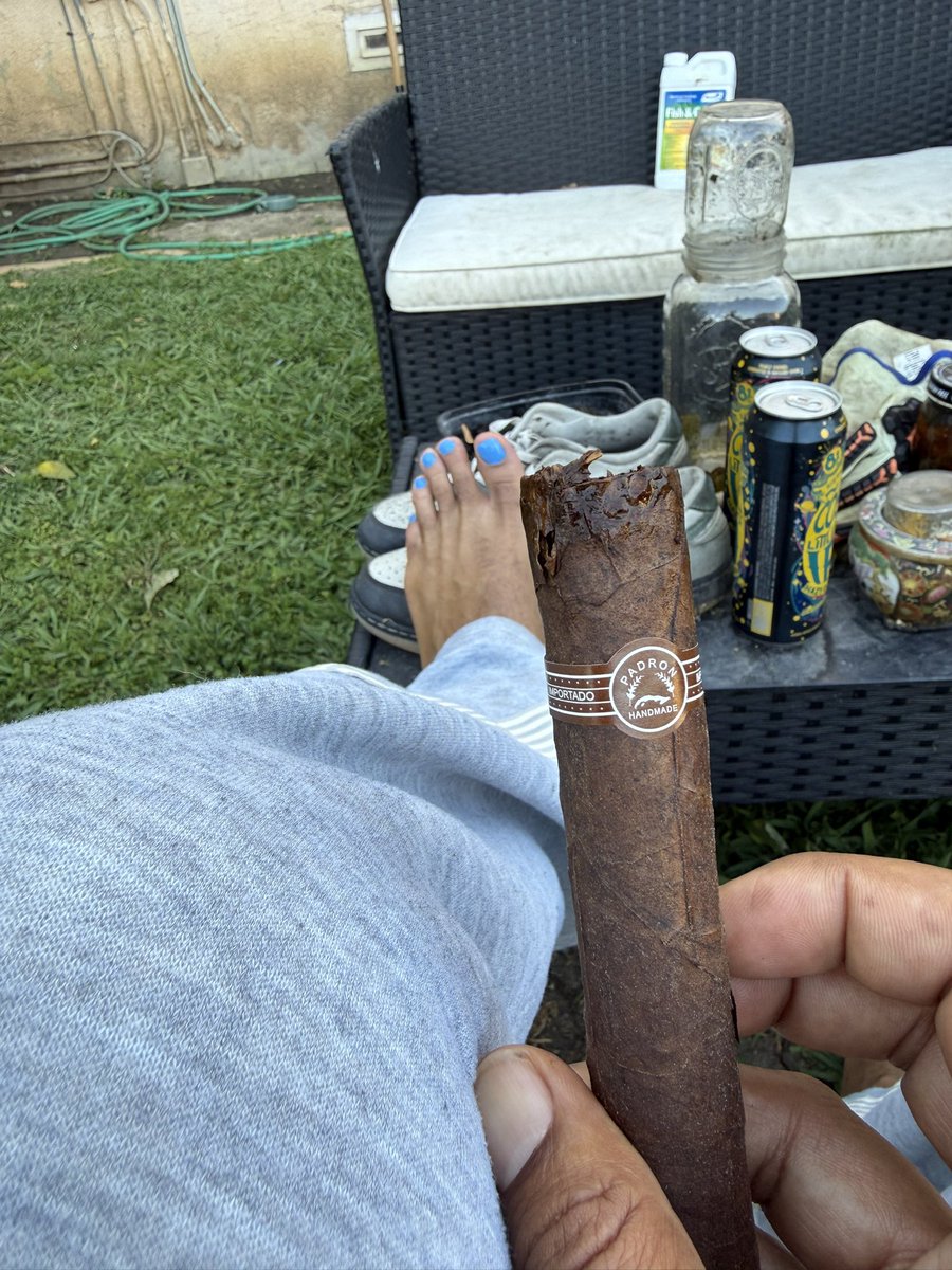 DaddyPilot213's tweet image. Living the life I love. Loving the life I live. A good cigar my dogs and cold beer on a Sunday afternoon. #BlackboyJoy #peace #Love #Abundance